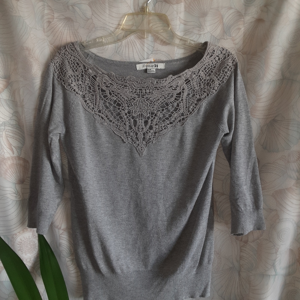 - Forever21 Gray Top